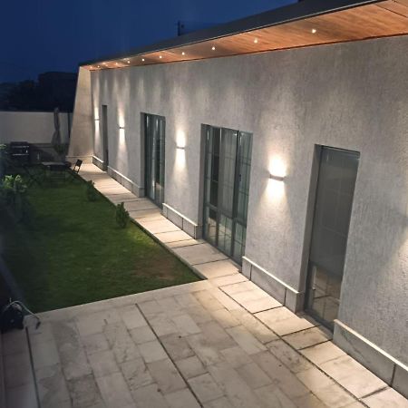 Grey House Aparthotel Zovuni Bagian luar foto