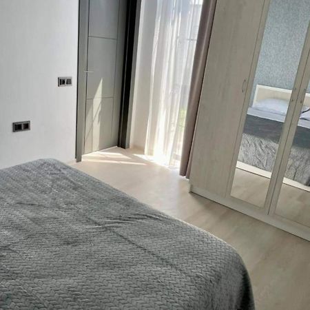 Grey House Aparthotel Zovuni Bagian luar foto