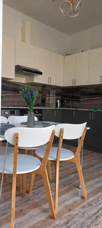 Grey House Aparthotel Zovuni Bagian luar foto