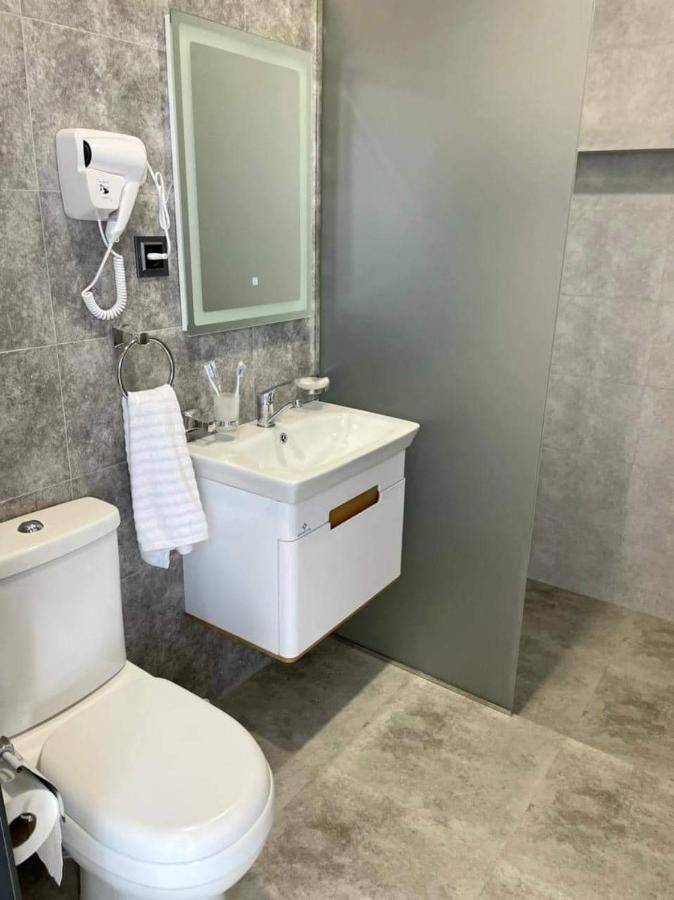 Grey House Aparthotel Zovuni Bagian luar foto
