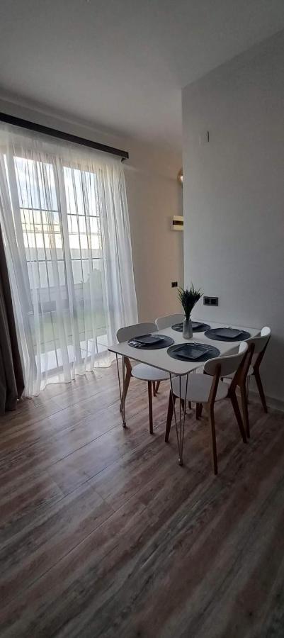 Grey House Aparthotel Zovuni Bagian luar foto
