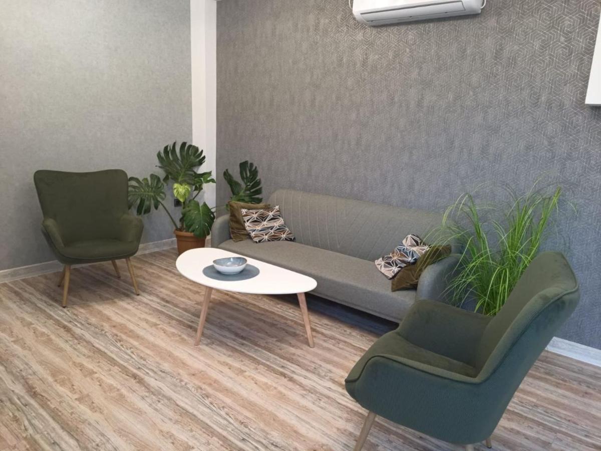 Grey House Aparthotel Zovuni Bagian luar foto